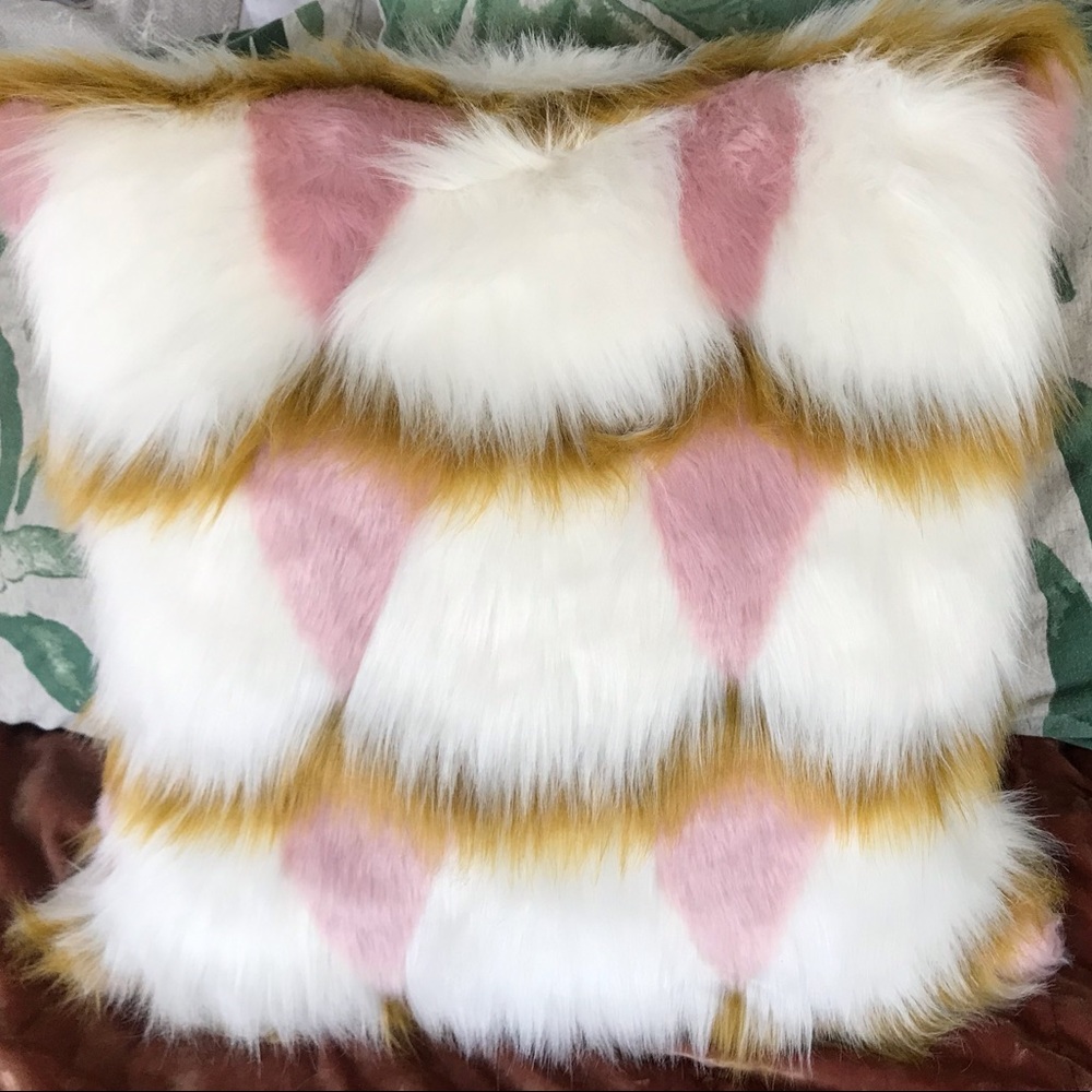 ‼️LAST CHANCE‼️Anthropologie Coren Faux Fur Pillow - Picture 4 of 5